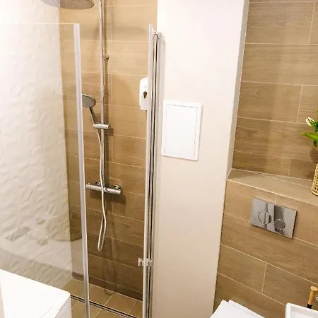 Dekart Centrum Apartment *